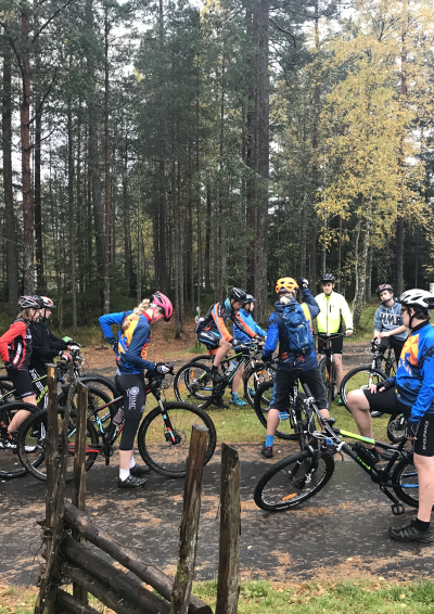 MTB gruppe på tur