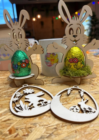 Billede af to påskeharer